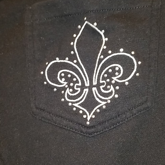 Deveon Fleur de Lis black jeggings shorts - Picture 2 of 4